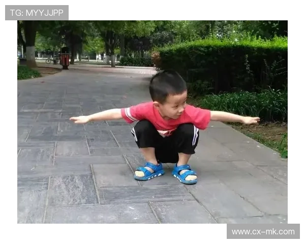 球星足球场上意外拾起美食瞬间球场趣事引发粉丝热议